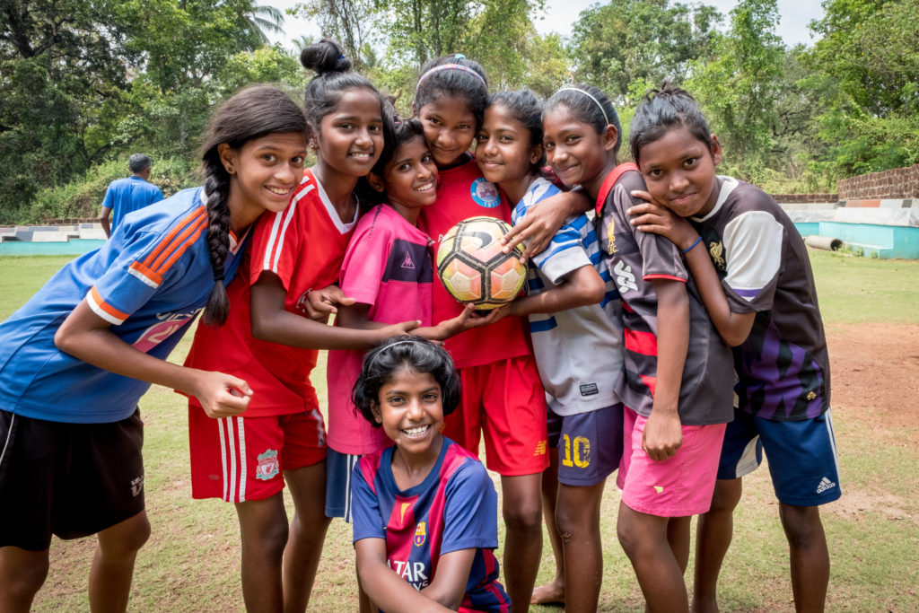 girls-football-team